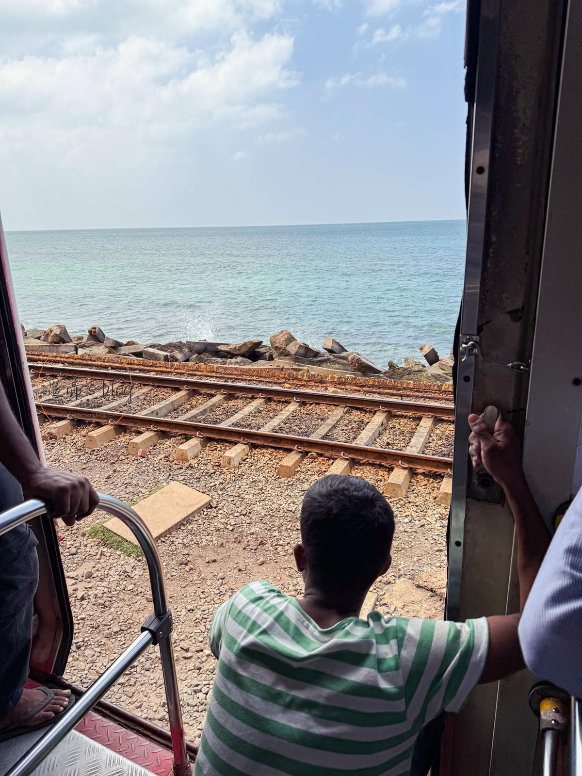 斯里蘭卡景點|搭上世界最美的濱海火車,斯里蘭卡海岸線火車體驗分享 - 第17張圖 濱海火車上的海景
