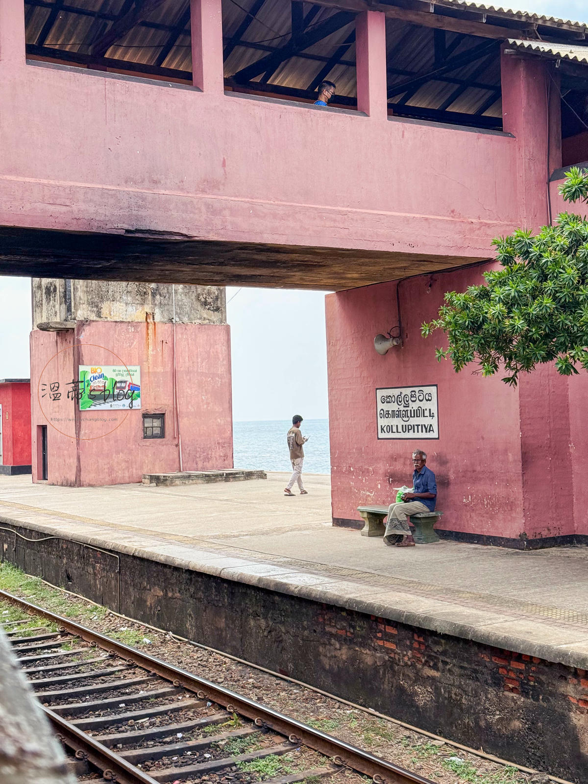 斯里蘭卡景點|搭上世界最美的濱海火車,斯里蘭卡海岸線火車體驗分享 - 第4張圖 火車站景色