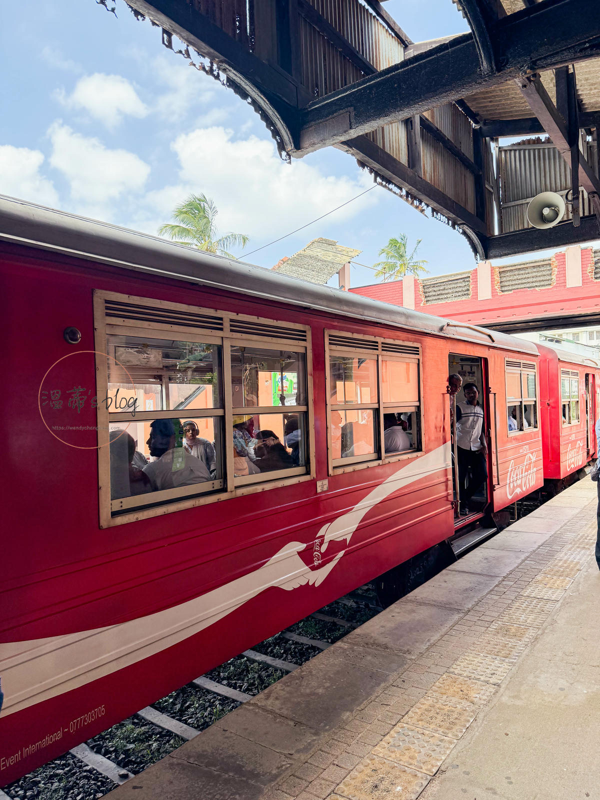 斯里蘭卡景點|搭上世界最美的濱海火車,斯里蘭卡海岸線火車體驗分享 - 第12張圖 從Kollupitiya搭到Mount Lavinia的火車