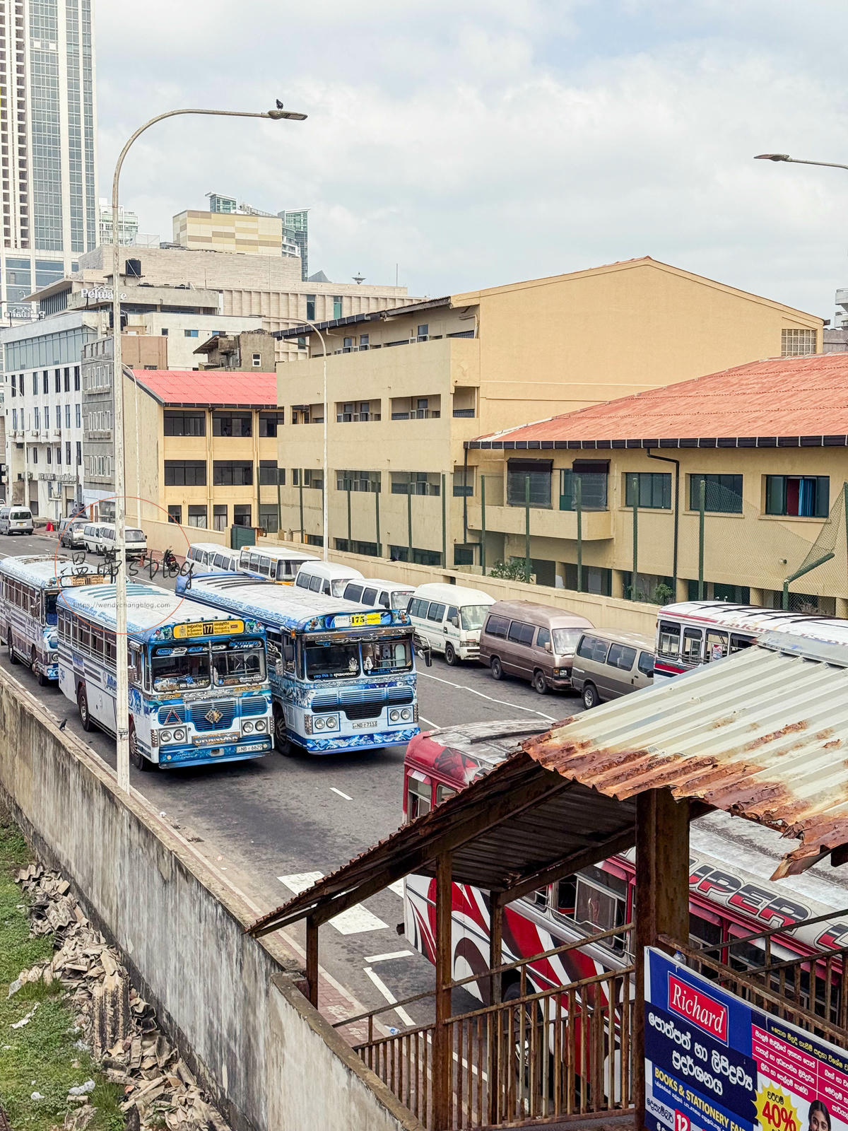 斯里蘭卡景點|搭上世界最美的濱海火車,斯里蘭卡海岸線火車體驗分享 - 第7張圖 火車站街景