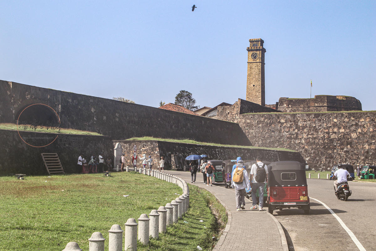 前往加勒古城入口處