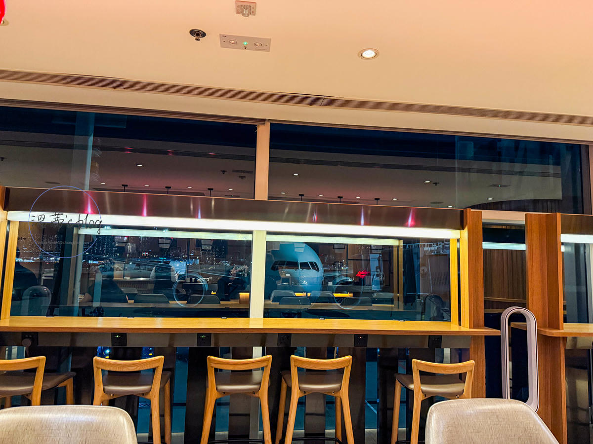 環亞貴賓室觀看飛機的座位