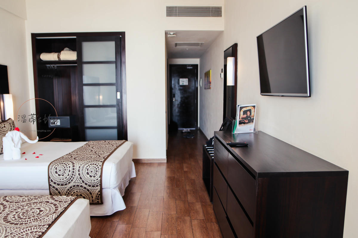 Hotel Riu Sri Lanka 四人房空間