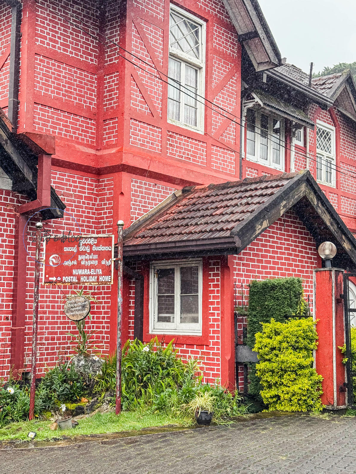 斯里蘭卡景點|粉紅郵局(Nuwara Eliya Pink Post Office):在百年郵局寄出明信片吧! - 第5張圖 粉紅郵局(Nuwara Eliya Pink Post Office)