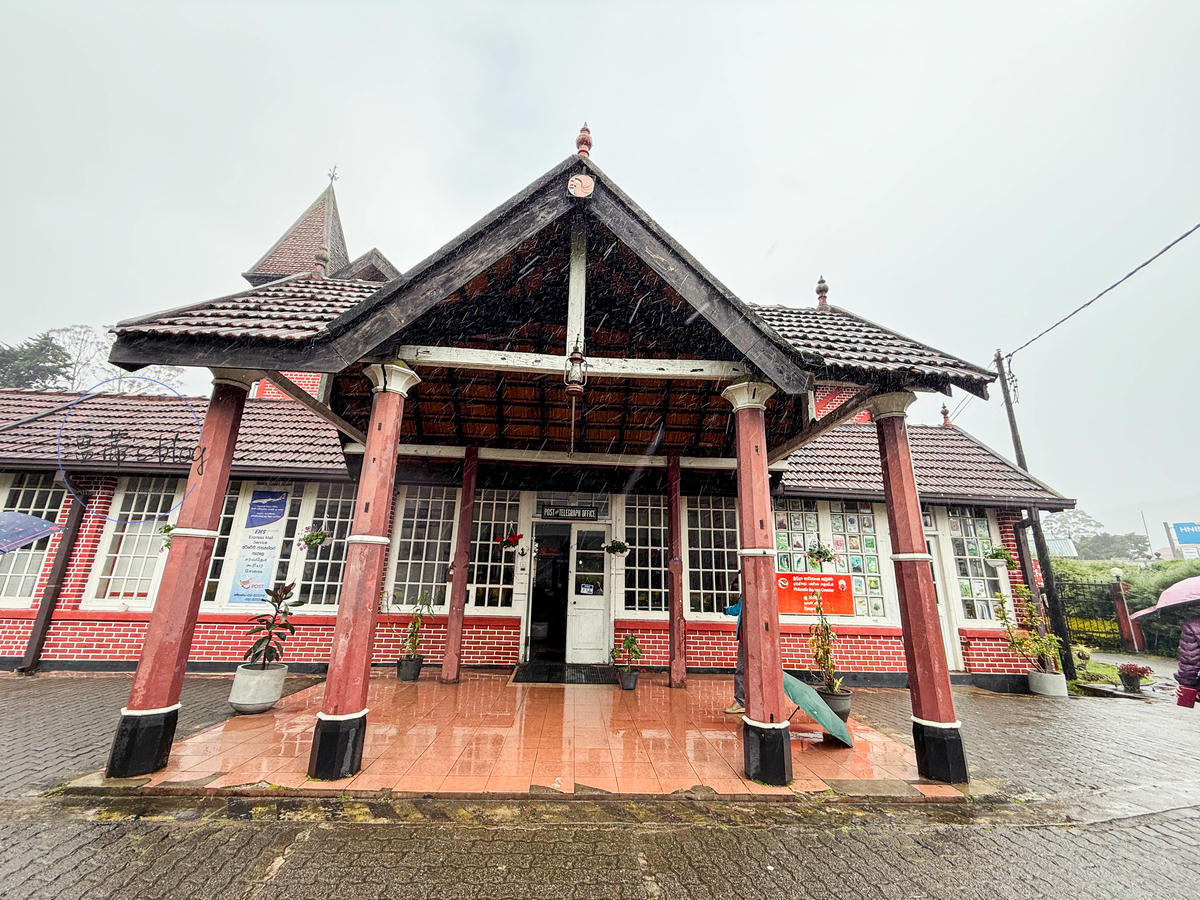 斯里蘭卡景點|粉紅郵局(Nuwara Eliya Pink Post Office):在百年郵局寄出明信片吧! - 第1張圖 斯里蘭卡景點|粉紅郵局(Nuwara Eliya Pink Post Office):在百年郵局寄出明信片吧!