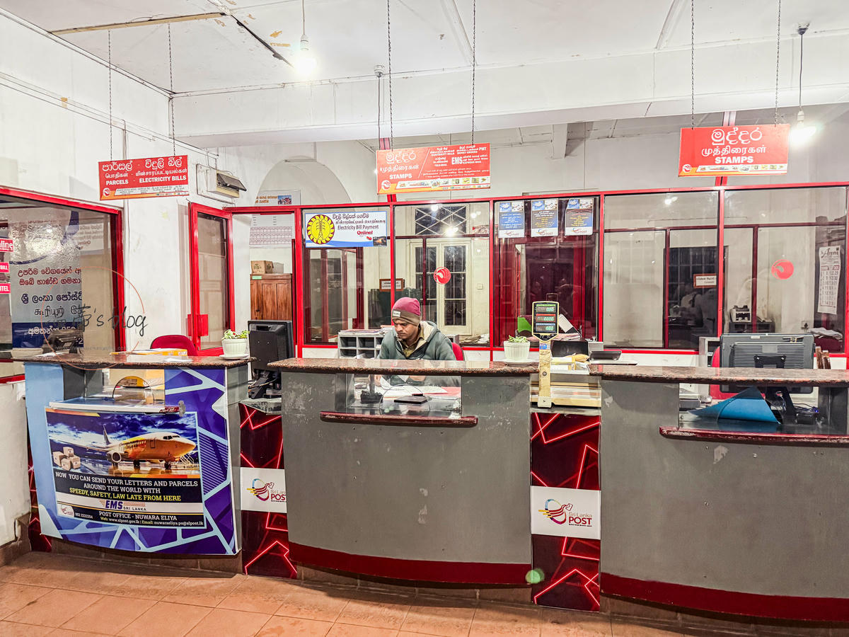 斯里蘭卡景點|粉紅郵局(Nuwara Eliya Pink Post Office):在百年郵局寄出明信片吧! - 第7張圖 斯里蘭卡景點|粉紅郵局(Nuwara Eliya Pink Post Office):在百年郵局寄出明信片吧!