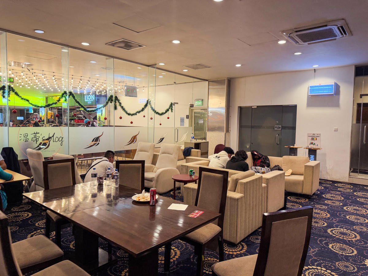 斯里蘭卡貴賓室|Palm Strip Lounge:可使用Priority Pass - 第3張圖 Palm Strip Lounge休息區