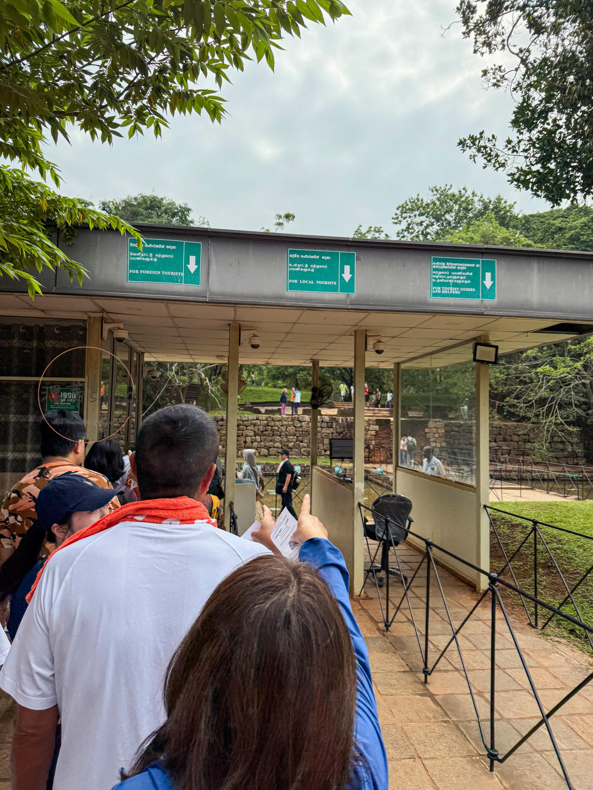 斯里蘭卡景點|獅子岩(Sigiriya)攀爬1200階梯看古代宮殿 - 第2張圖 獅子岩(Sigiriya)入口