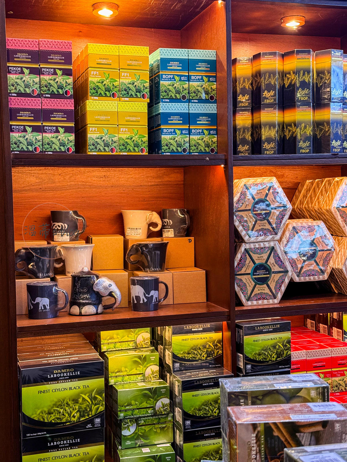 斯里蘭卡必買錫蘭紅茶|Damro Labookellie Tea Centre茶工廠參觀 - 第8張圖 茶工廠販售的茶葉選擇