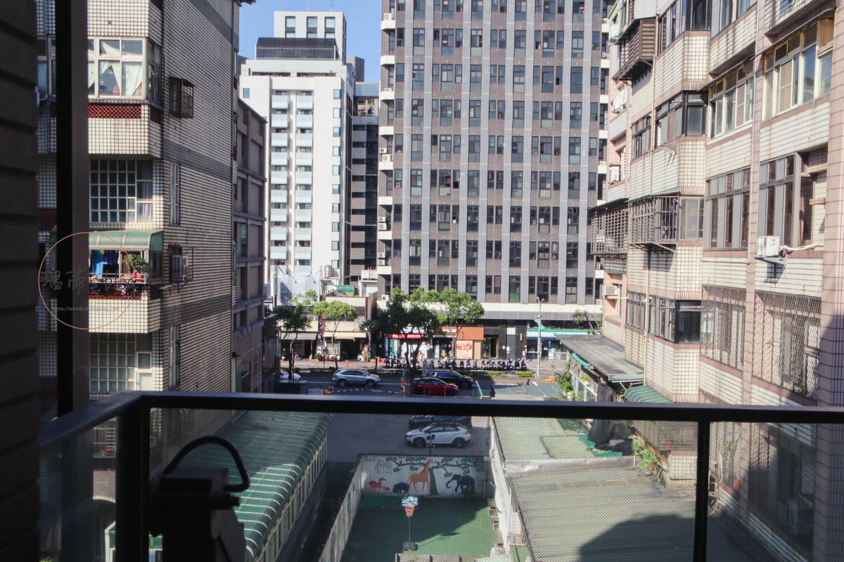 林口長庚醫院附近住宿推薦|悅徠舘 Joyfultel 豪華客房開箱 - 第21張圖 悅徠舘 Joyfultel 豪華客房 露臺景觀