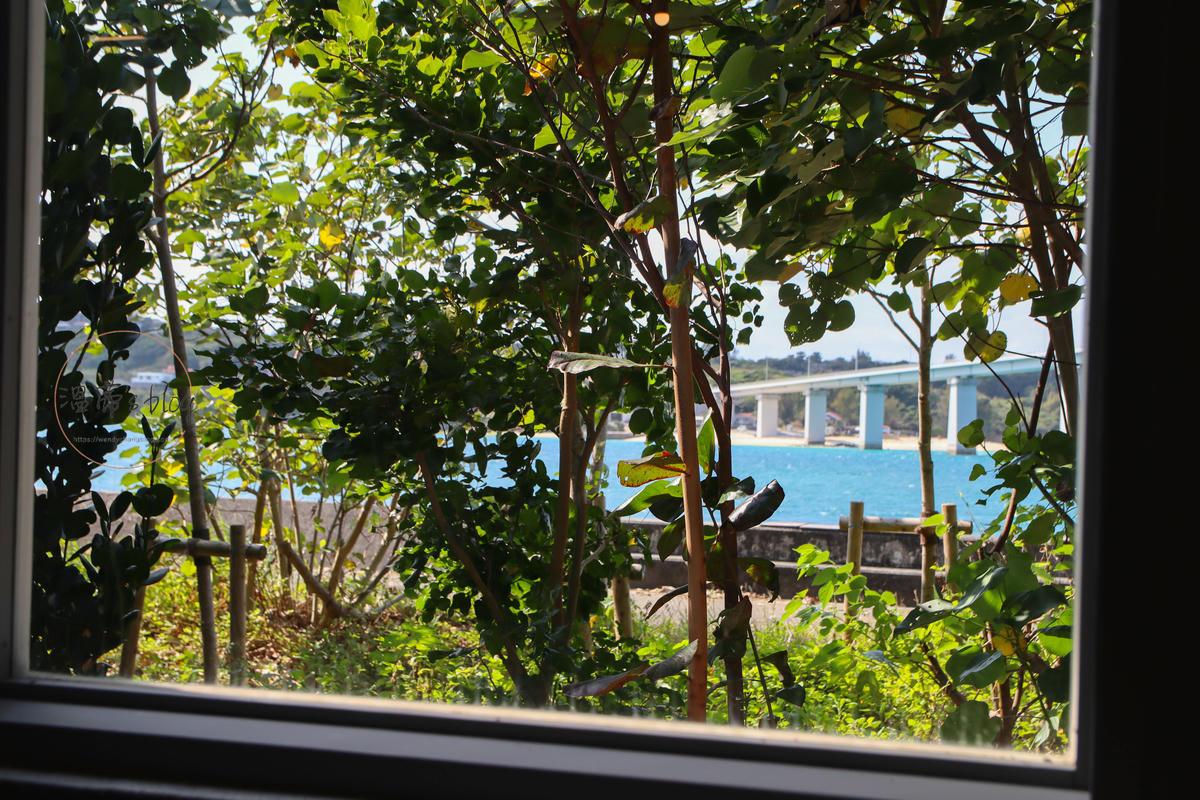 沖繩北部咖啡廳|beach cafe KENKEN:坐在瀬底海灘旁喝一杯,什麼煩惱都沒了 - 第8張圖 beach cafe KENKEN 咖啡廳環境
