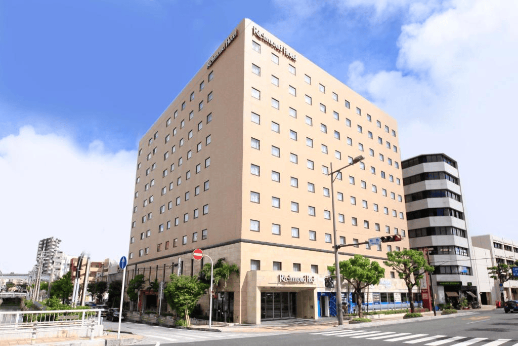 沖繩國際街住宿｜里士滿那霸久茂地酒店 （リッチモンドホテル 那覇久茂地）（Richmond Hotel Naha Kumoji）店家外觀