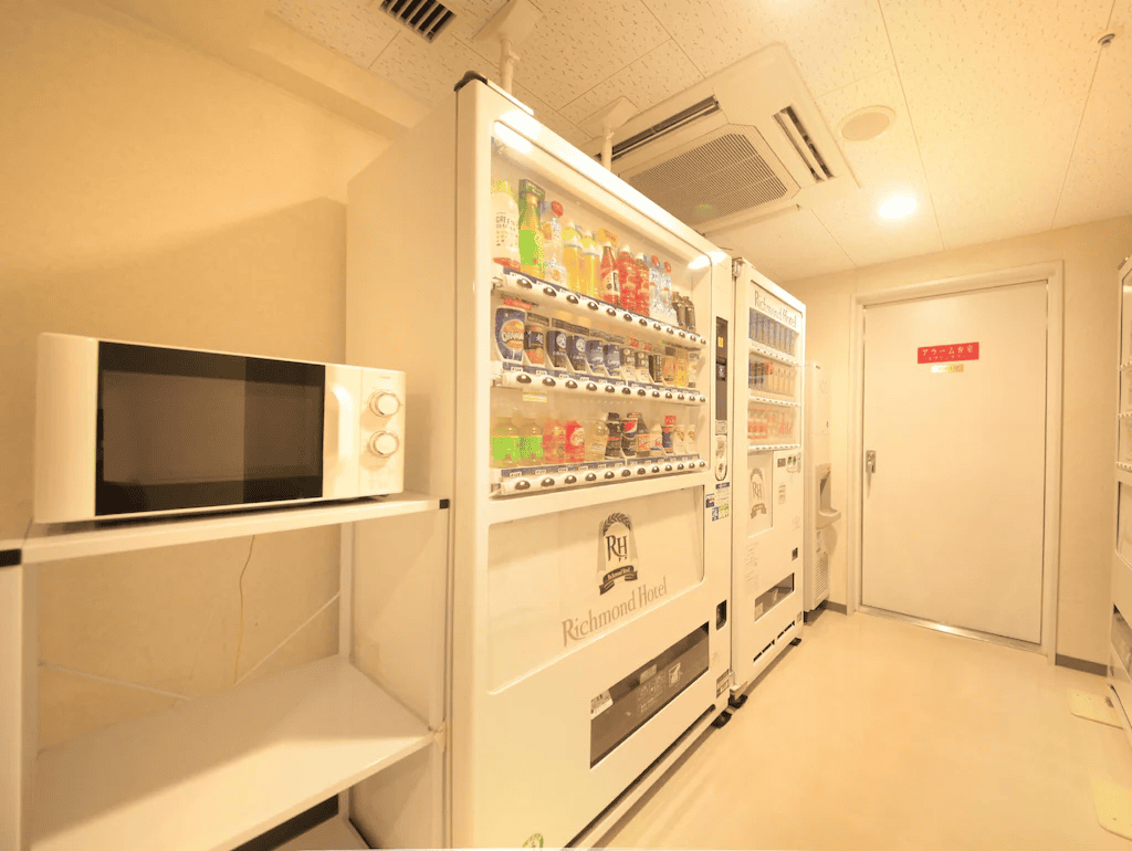 里士滿那霸久茂地酒店 自動販賣機、微波爐