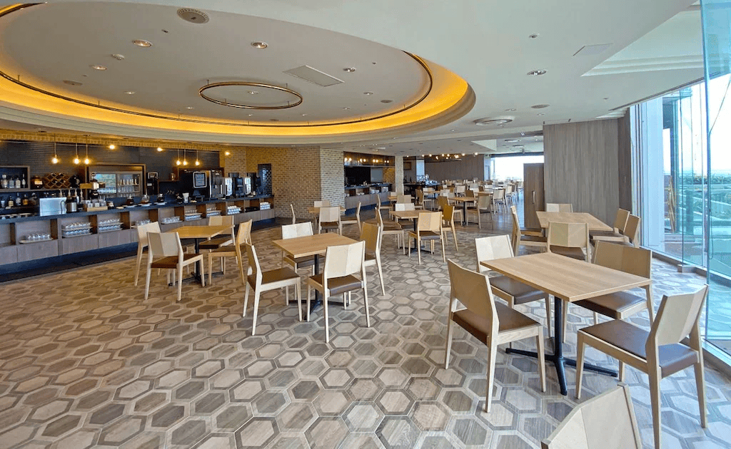 沖繩中部住宿|沖繩美爾度假大酒店:雙人房型、周邊景點一次看 - 第18張圖 沖繩美爾度假大酒店 早餐用餐座位區