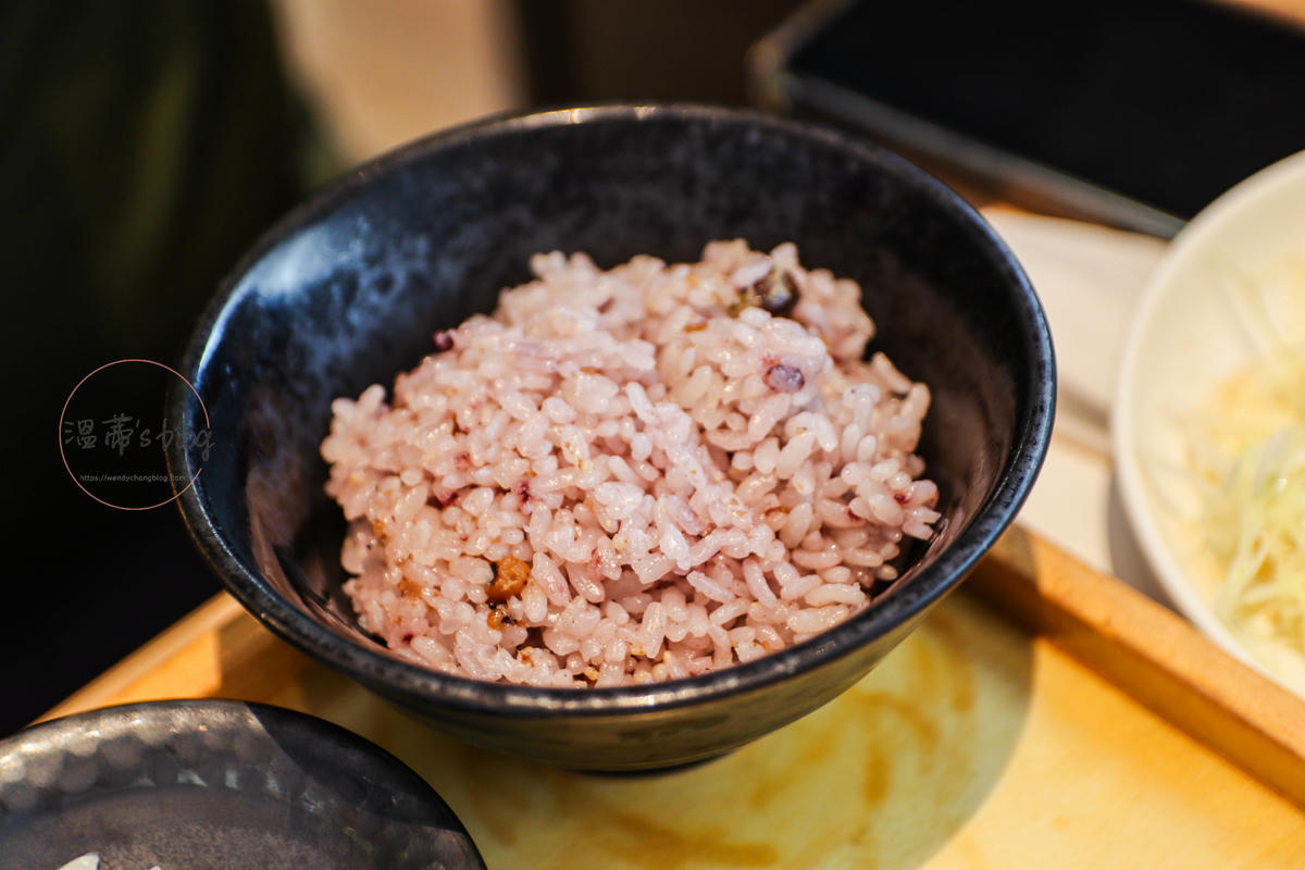 沖繩永旺名護店餐廳|五穀 名護店:白飯無限吃超划算! - 第30張圖 飯套餐(招牌豬肉蔬菜味噌湯)