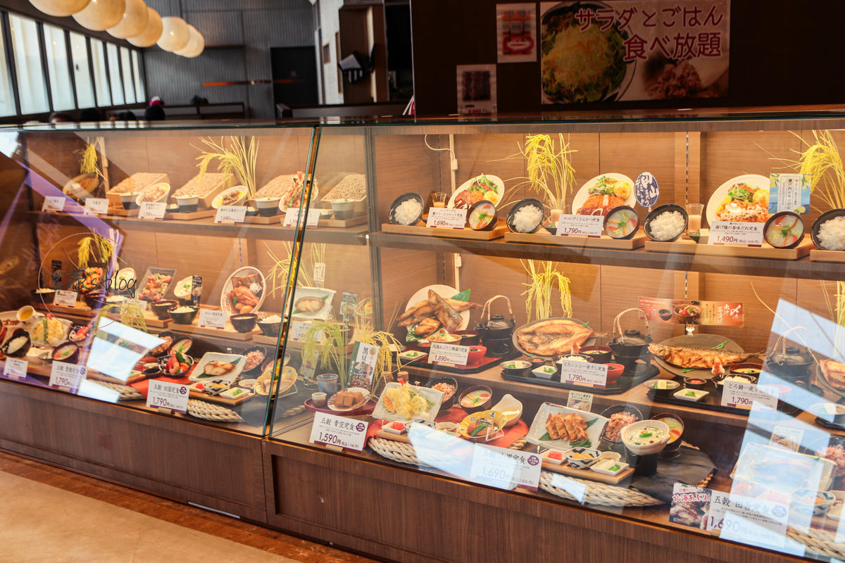 沖繩永旺名護店餐廳|五穀 名護店:白飯無限吃超划算! - 第2張圖 五穀 名護店 店內環境