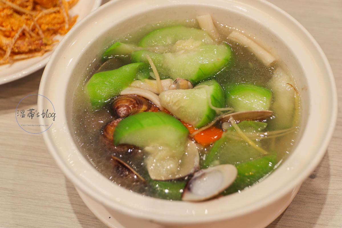 桃園龜山美食「老油條家常菜」在地人狂推的隱藏版熱炒餐廳!-附菜單 - 第9張圖 絲瓜蛤蜊 180元(小)