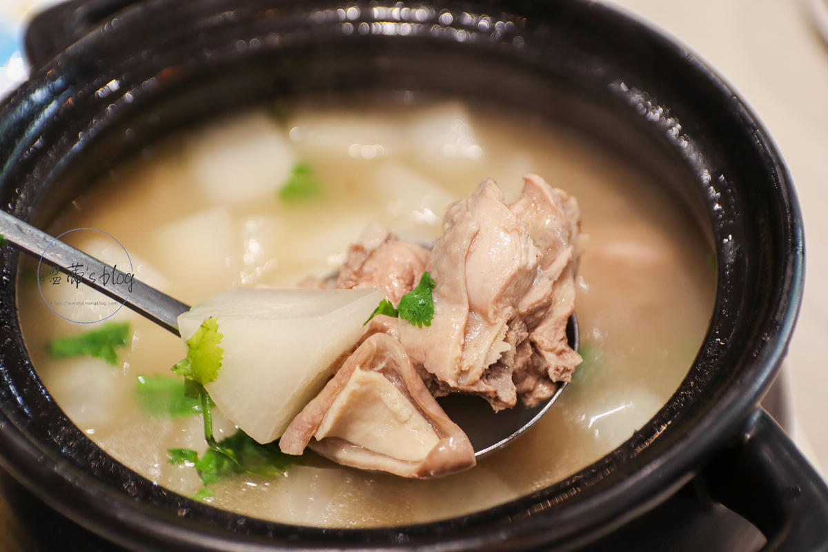 桃園龜山美食「老油條家常菜」在地人狂推的隱藏版熱炒餐廳!-附菜單 - 第21張圖 胡椒肚雞湯550元(大)