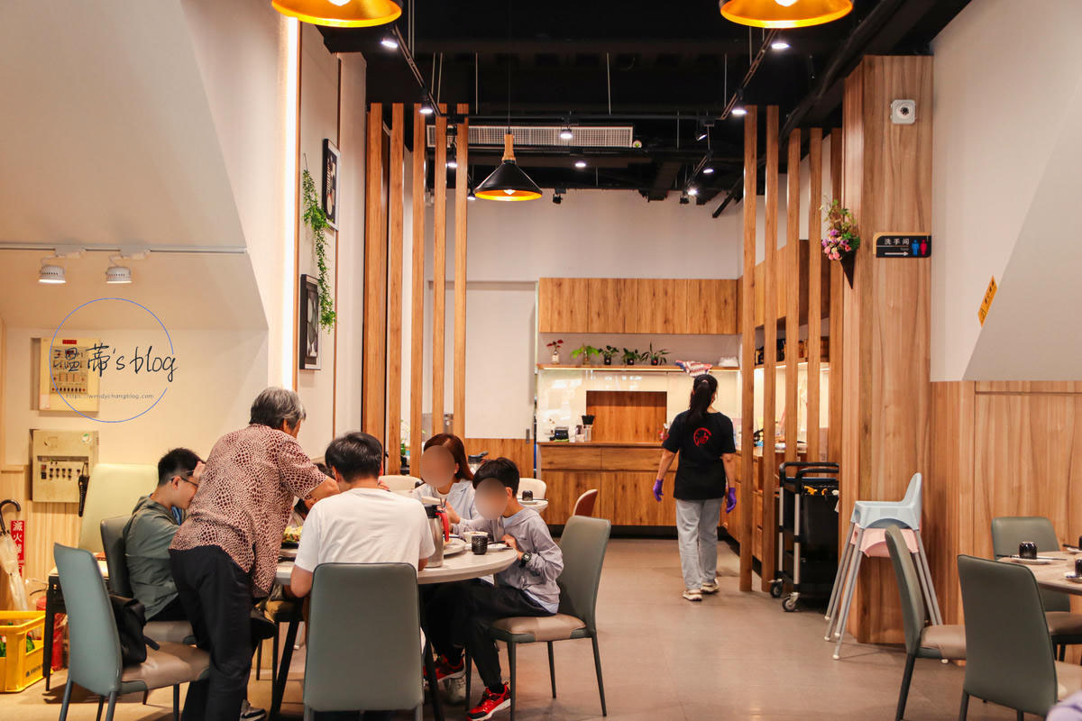 桃園龜山美食「老油條家常菜」在地人狂推的隱藏版熱炒餐廳!-附菜單 - 第5張圖 老油條家常菜 店內用餐座位
