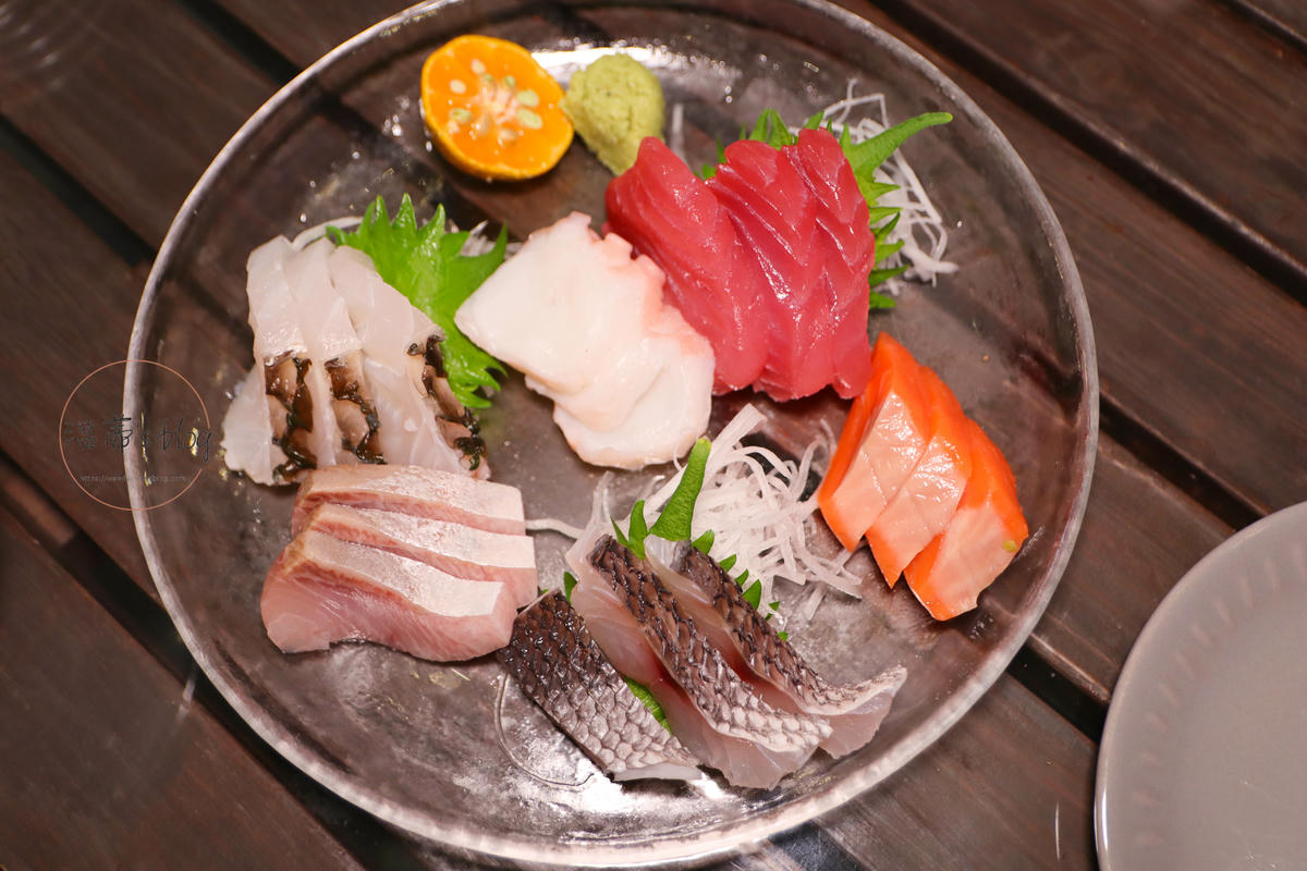 沖繩本部町美食|食事処 千(せん):近美麗海水族館,在地人才知道的寶藏居酒屋 - 第17張圖 刺身の盛り合わせ 2,400日幣