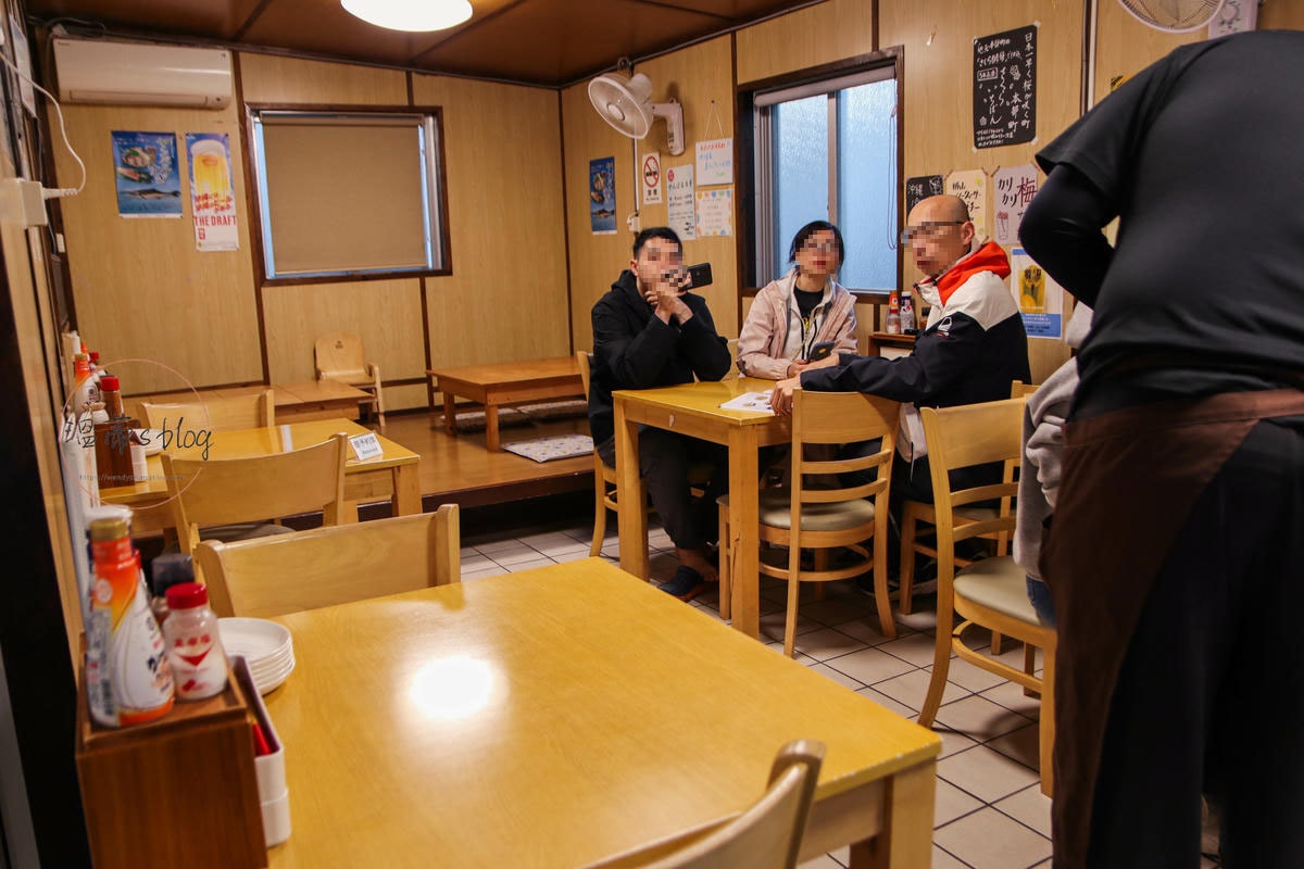 沖繩本部町美食|食事処 千(せん):近美麗海水族館,在地人才知道的寶藏居酒屋 - 第2張圖 沖繩本部町美食|食事処 千(せん)室內用餐環境
