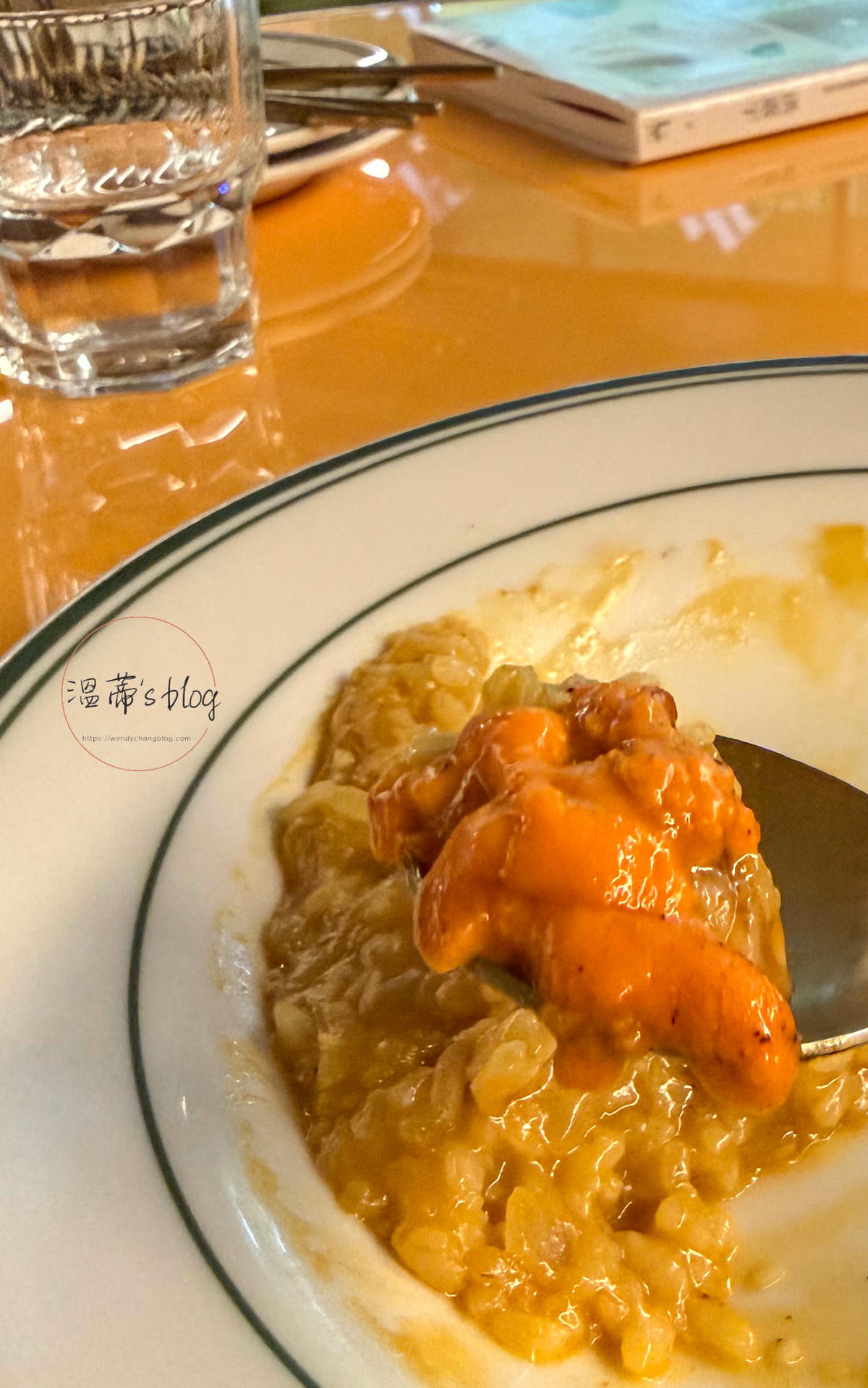 桃園中壢美食「M3 Bistro 餐酒館」青埔質感餐酒館,DJ駐場、大螢幕球賽、約會聚餐首選-附菜單 - 第19張圖 海膽大蝦干貝燉飯480元