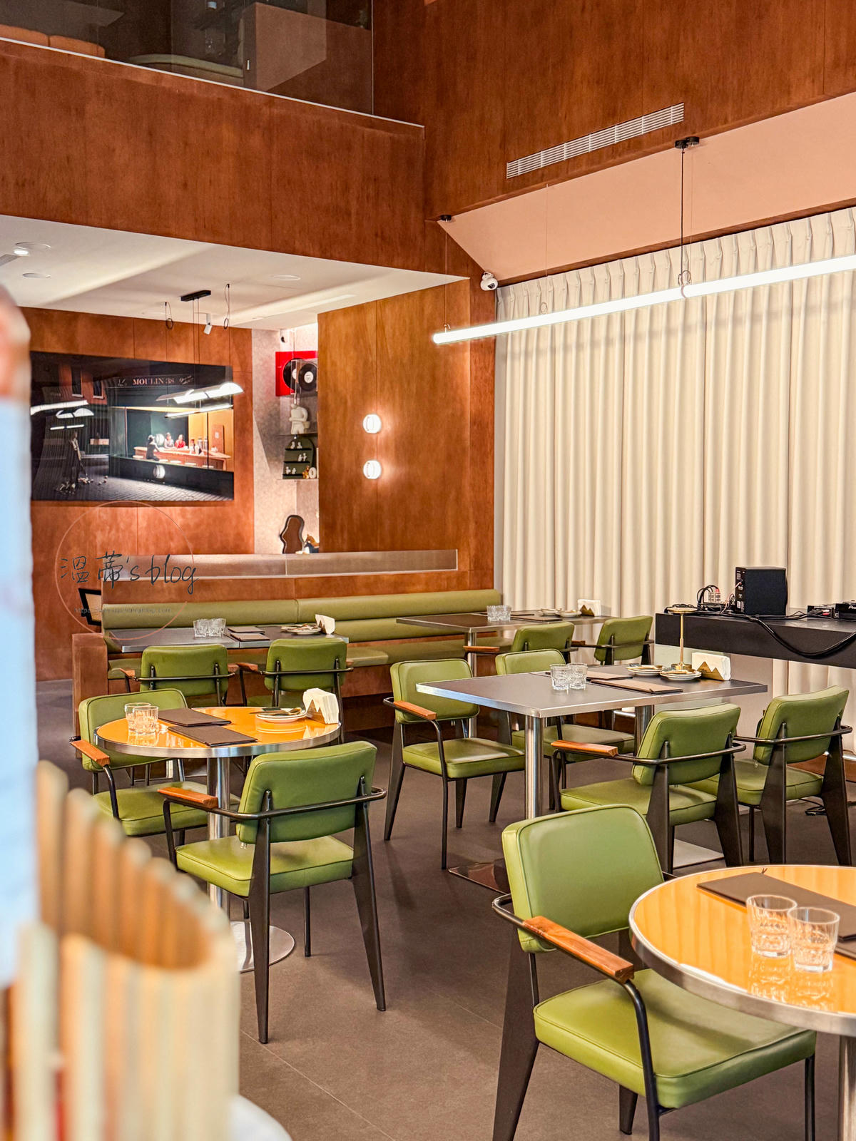 桃園中壢美食「M3 Bistro 餐酒館」青埔質感餐酒館,DJ駐場、大螢幕球賽、約會聚餐首選-附菜單 - 第3張圖 M3店內環境
