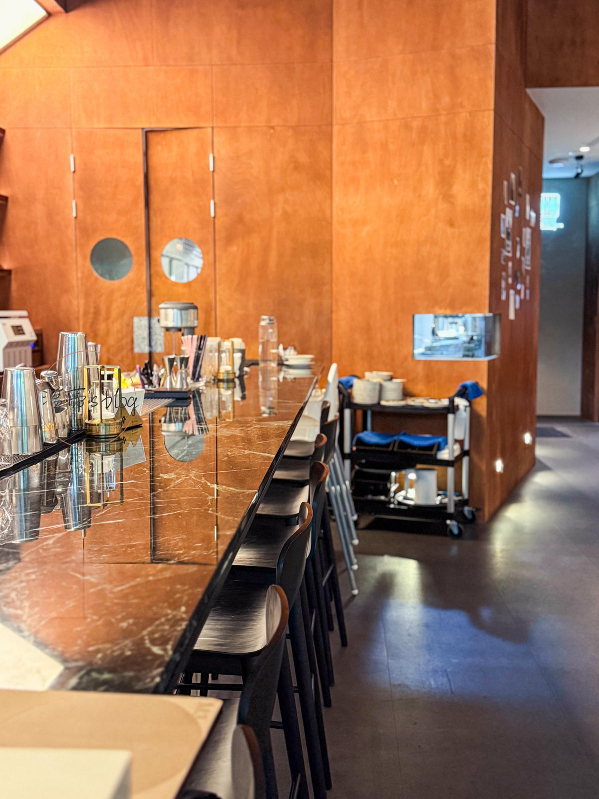 桃園中壢美食「M3 Bistro 餐酒館」青埔質感餐酒館,DJ駐場、大螢幕球賽、約會聚餐首選-附菜單 - 第4張圖 M3店內環境