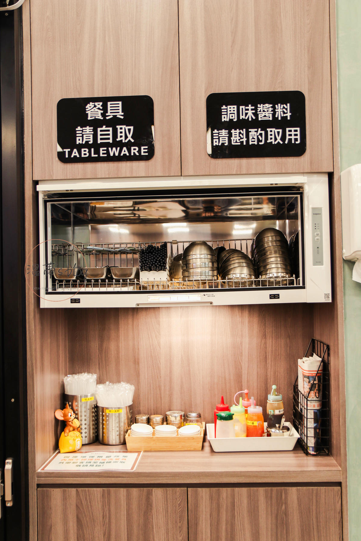 八德早午餐「里歐歐式早午餐 八德仁德店」空間寬敞舒適-附菜單 - 第3張圖 里歐歐式早午餐 調味料、餐具自取