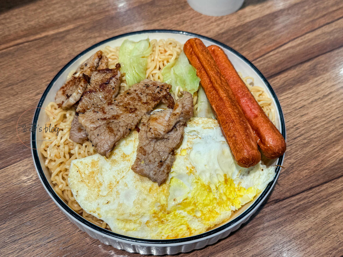 五告飽炒泡麵套餐140元