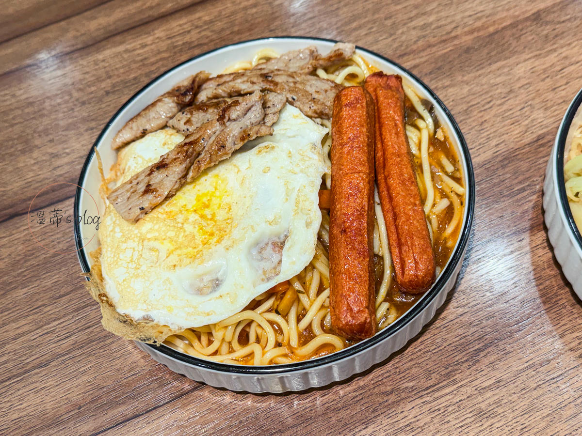 五告飽蘑菇麵套餐130元