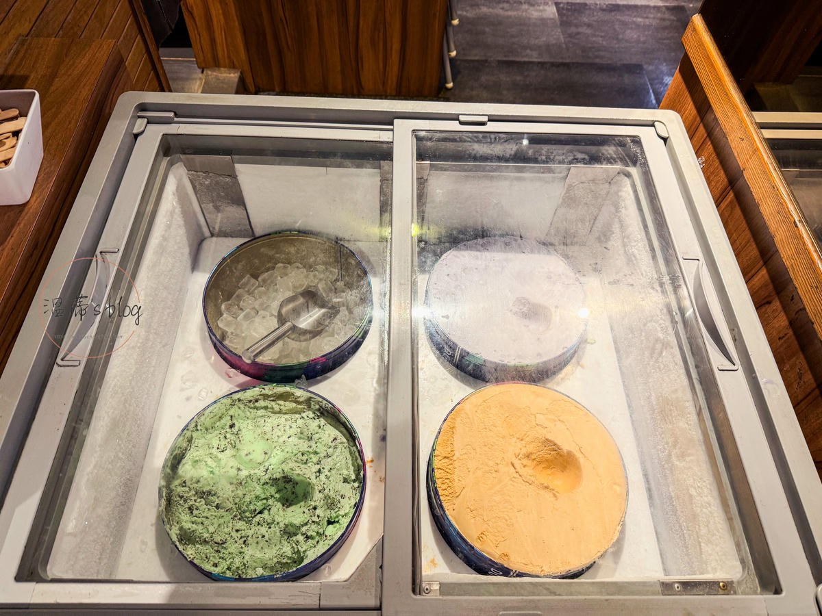 雅香石頭火鍋板橋店 冰淇淋自助區