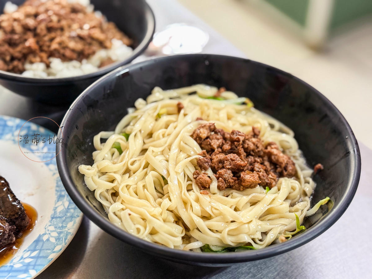 台南新營美食「鹽水意麵」便宜又大碗-附菜單 - 第5張圖 鹽水意麵(小)50元