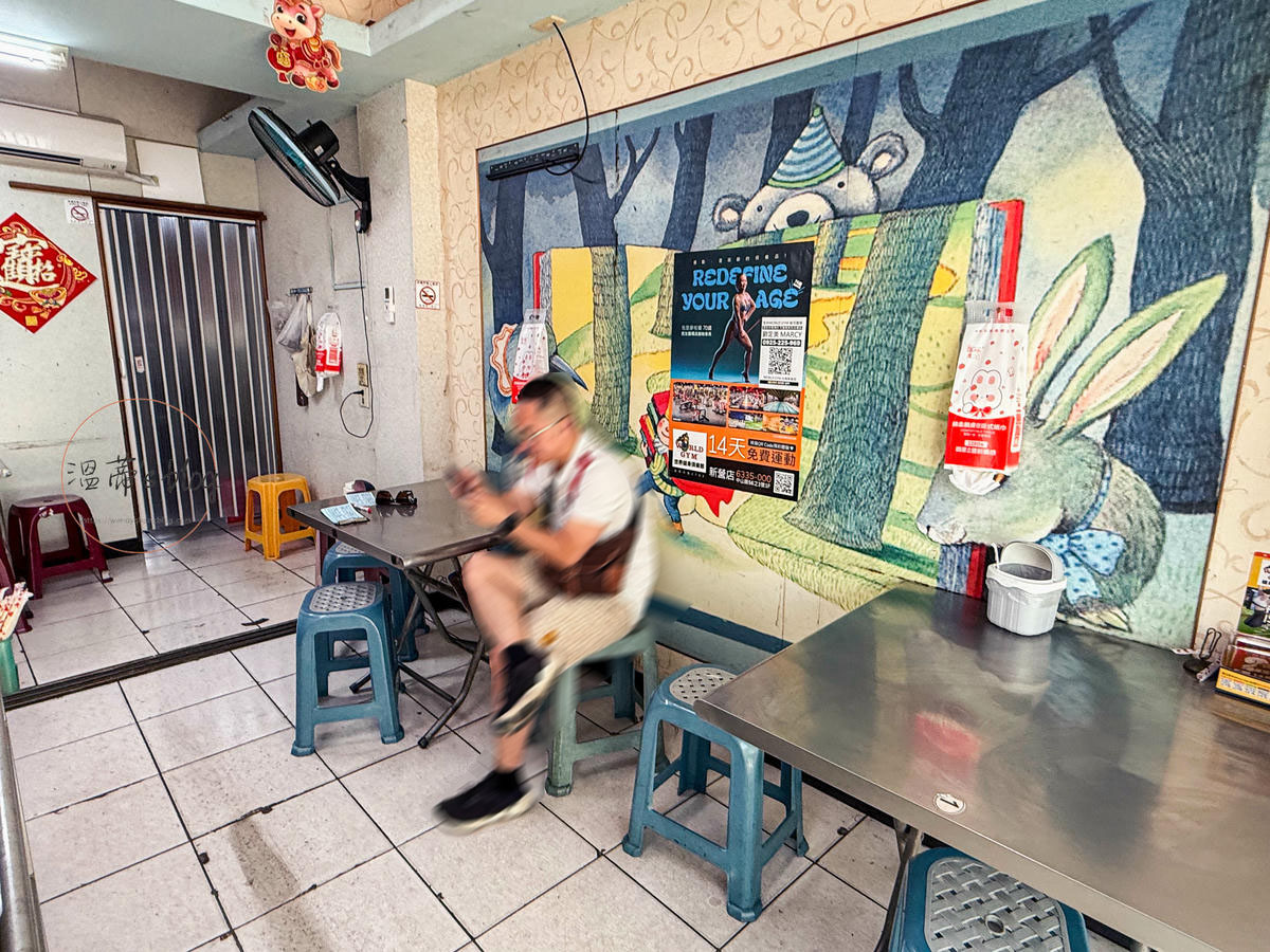 台南新營美食「鹽水意麵」便宜又大碗-附菜單 - 第2張圖 鹽水意麵店內座位