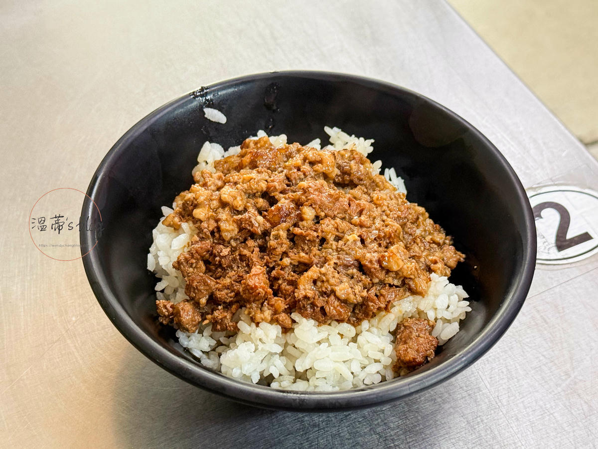 台南新營美食「鹽水意麵」便宜又大碗-附菜單 - 第8張圖 滷肉飯(小)30元