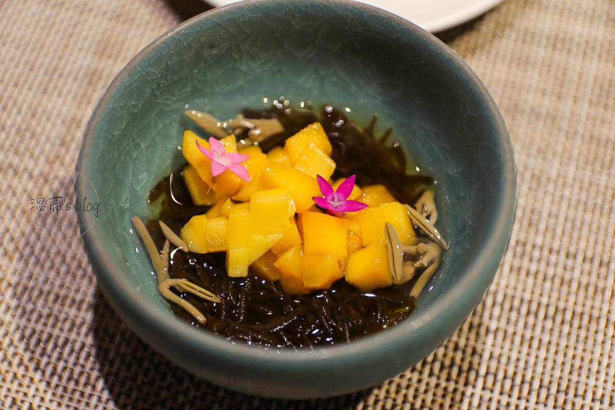 桃園藝文特區美食「本壽司」高級無菜單料理,情侶約會聚餐都適合 - 第7張圖 芒果水雲醋