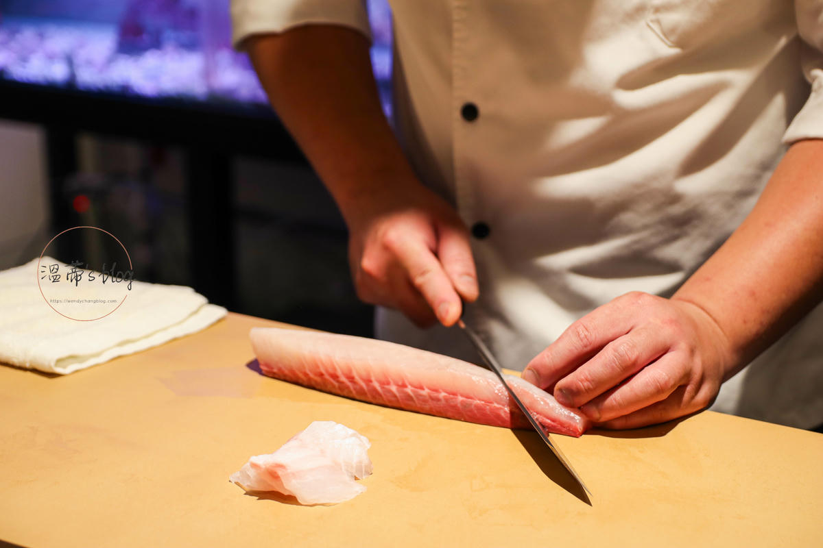 桃園藝文特區美食「本壽司」高級無菜單料理,情侶約會聚餐都適合 - 第6張圖 師傅手作過程