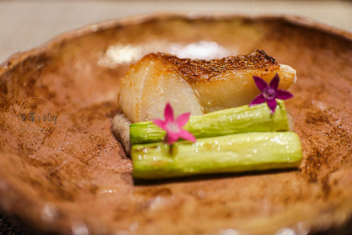 桃園藝文特區美食「本壽司」高級無菜單料理,情侶約會聚餐都適合 - 第13張圖 石狗公+蘆筍