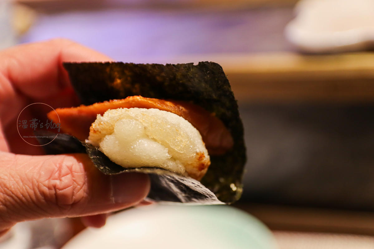 桃園藝文特區美食「本壽司」高級無菜單料理,情侶約會聚餐都適合 - 第14張圖 烏魚子年糕