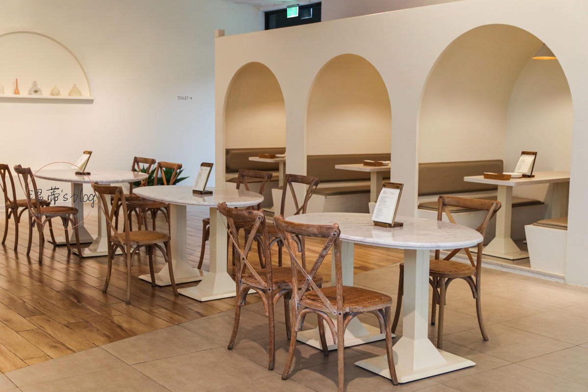 桃園平鎮景觀餐廳「HoneyWood Cafe」寵物友善玻璃屋咖啡廳-附菜單 - 第3張圖 HoneyWood Cafe 店內座位