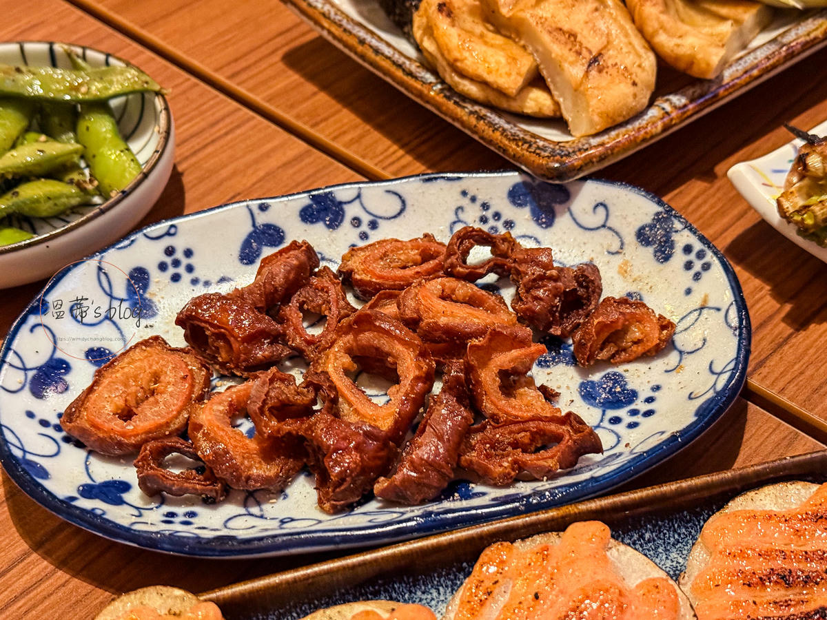 桃園美食「和也串燒專門桃園中正店」免費雞湯喝到飽!聚餐宵夜首選-附菜單 - 第17張圖 脆皮肥腸