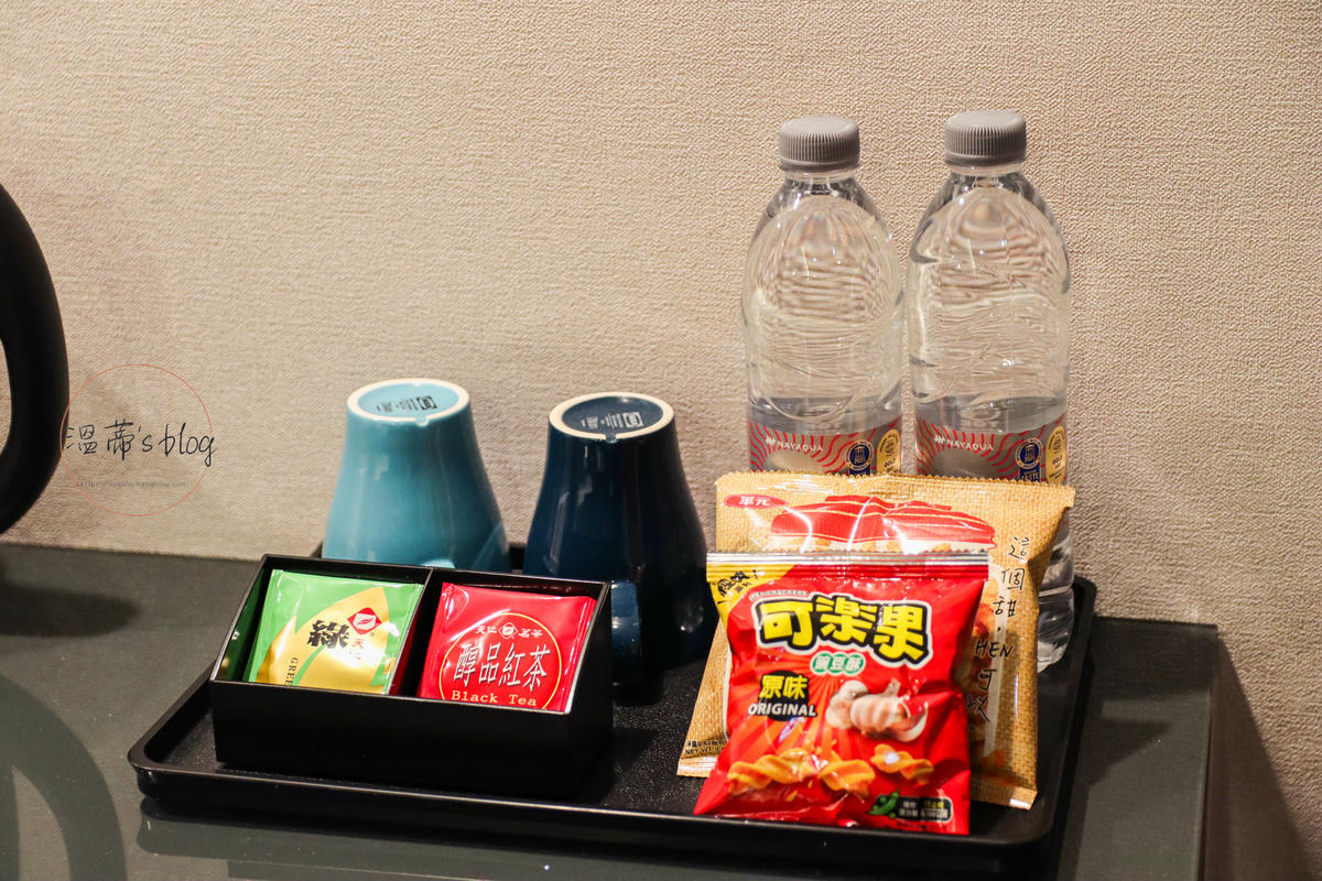 屏東市住宿推薦「暮澄行館」:乾淨舒適、價格親民,空間寬敞又安靜 - 第6張圖 暮澄行館 mini bar