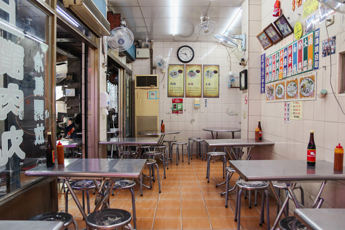 屏東夜市美食「上讚肉圓大腸粉腸(27攤)」在地80年老店-附菜單 - 第2張圖 屏東夜市美食「上讚肉圓大腸粉腸(27攤)」店內用餐環境