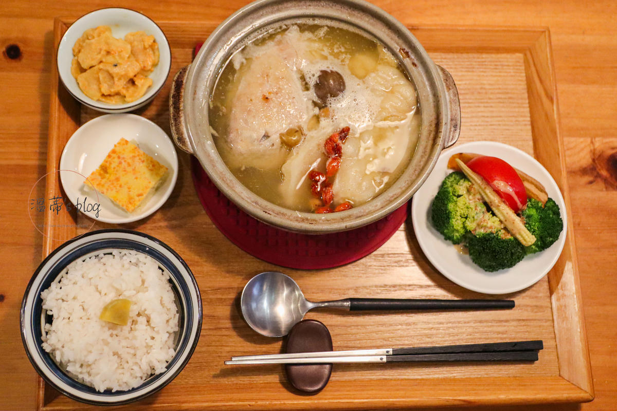 鹿港美食餐廳「禾火食堂」在地人推薦的家常料理,充滿人情味的食堂-附菜單 - 第14張圖 梅子苦瓜燉雞湯390元