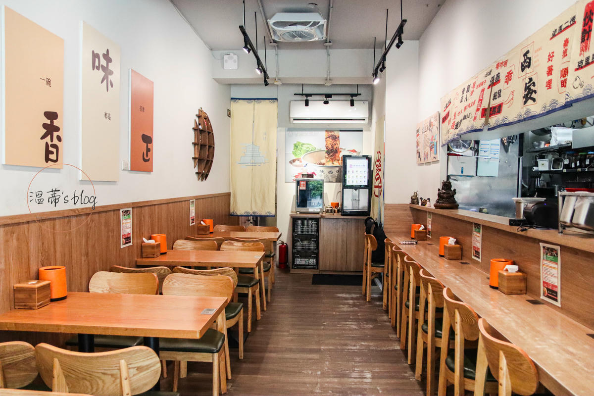 新北板橋餐廳「秦朝老碗麵」必吃手工扯麵、肉夾饃!開店30分鐘就客滿的人氣陝西美食-附菜單 - 第2張圖 秦朝老碗麵(板橋莊敬店)店內環境
