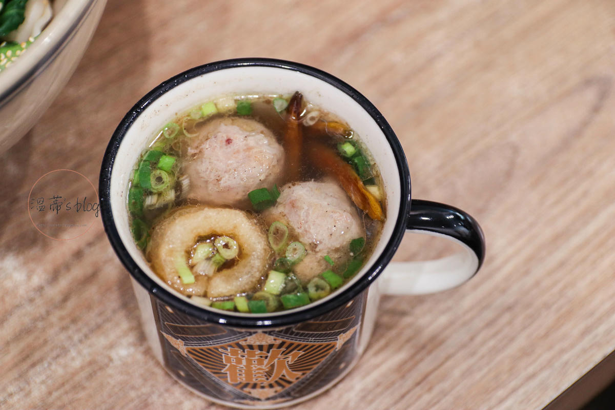 新北板橋餐廳「秦朝老碗麵」必吃手工扯麵、肉夾饃!開店30分鐘就客滿的人氣陝西美食-附菜單 - 第12張圖 生汆丸子湯