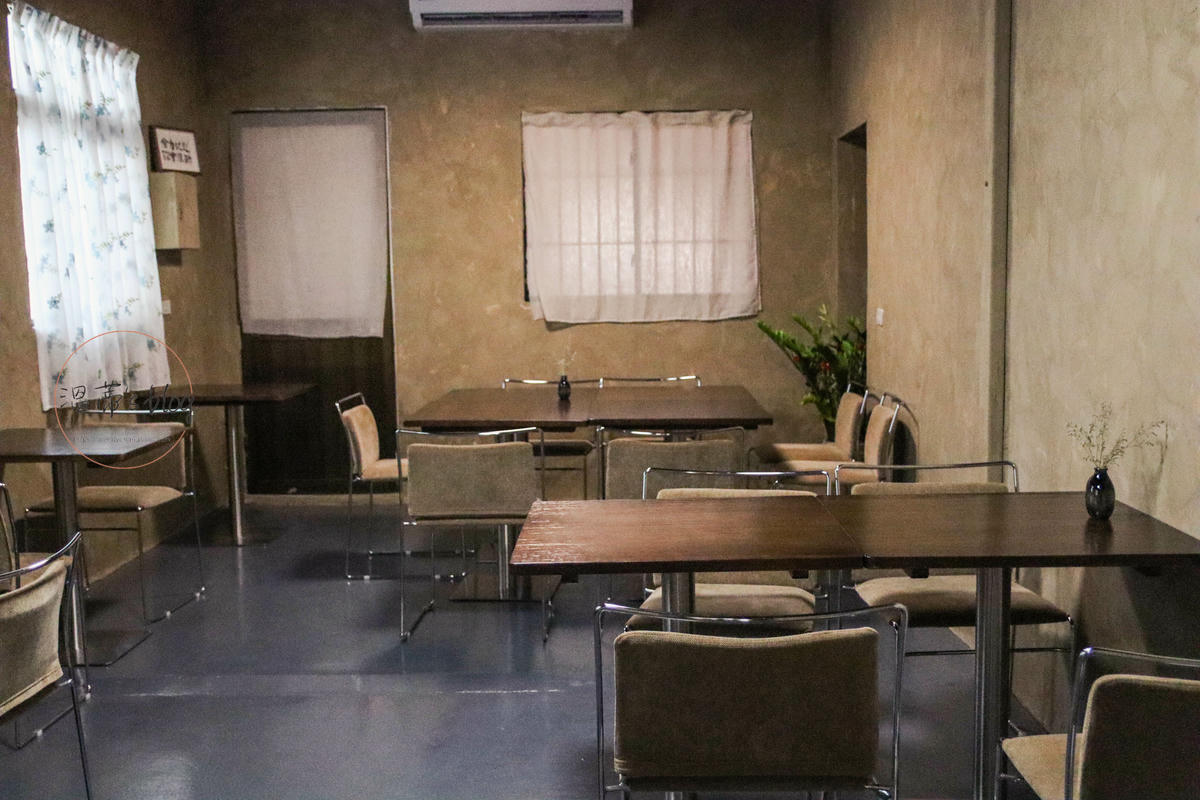 鹿港咖啡廳|逛老街別急著走!「尚隼咖啡」不限時又能自帶外食,難怪在地人天天報到-附菜單 - 第9張圖 尚準咖啡店內環境