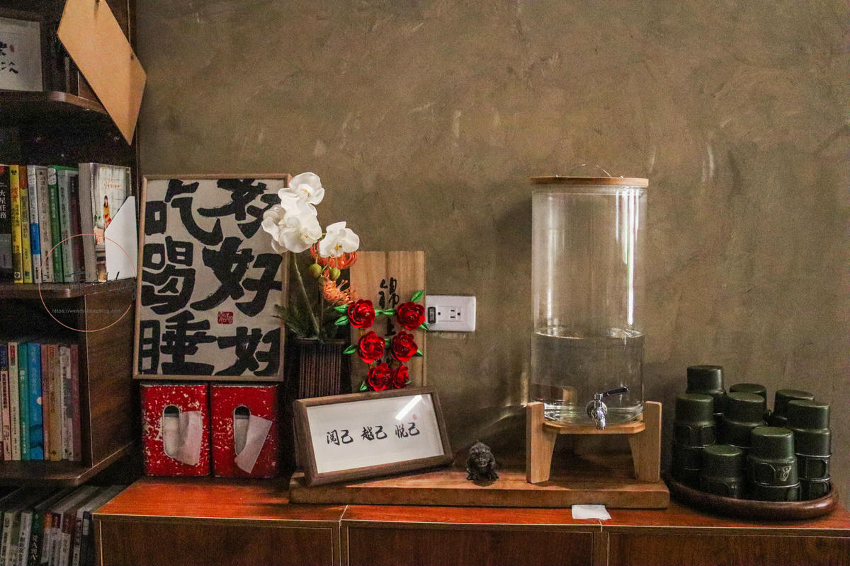 鹿港咖啡廳|逛老街別急著走!「尚隼咖啡」不限時又能自帶外食,難怪在地人天天報到-附菜單 - 第6張圖 尚準咖啡店內環境