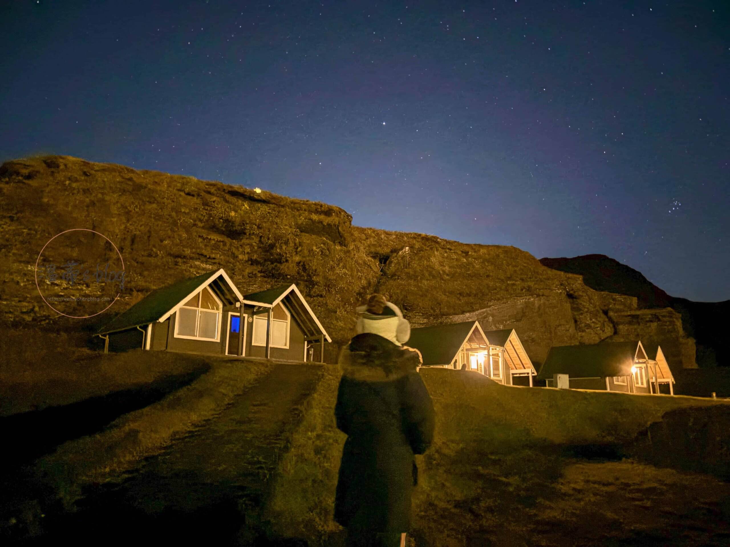冰島住宿 vík cottages 晚上景觀