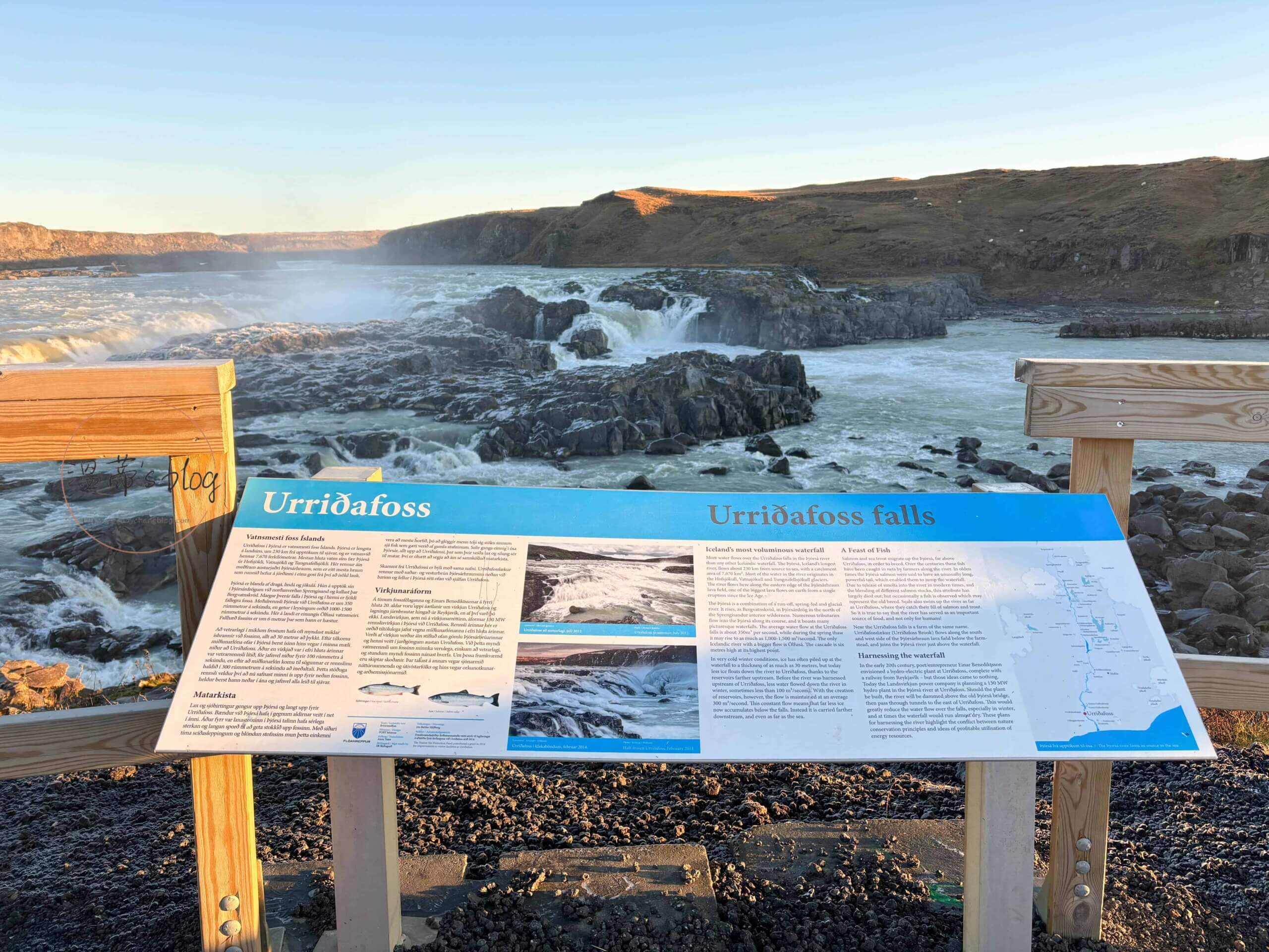 冰島旅遊景點 urriðafoss鱒魚瀑布介紹看板